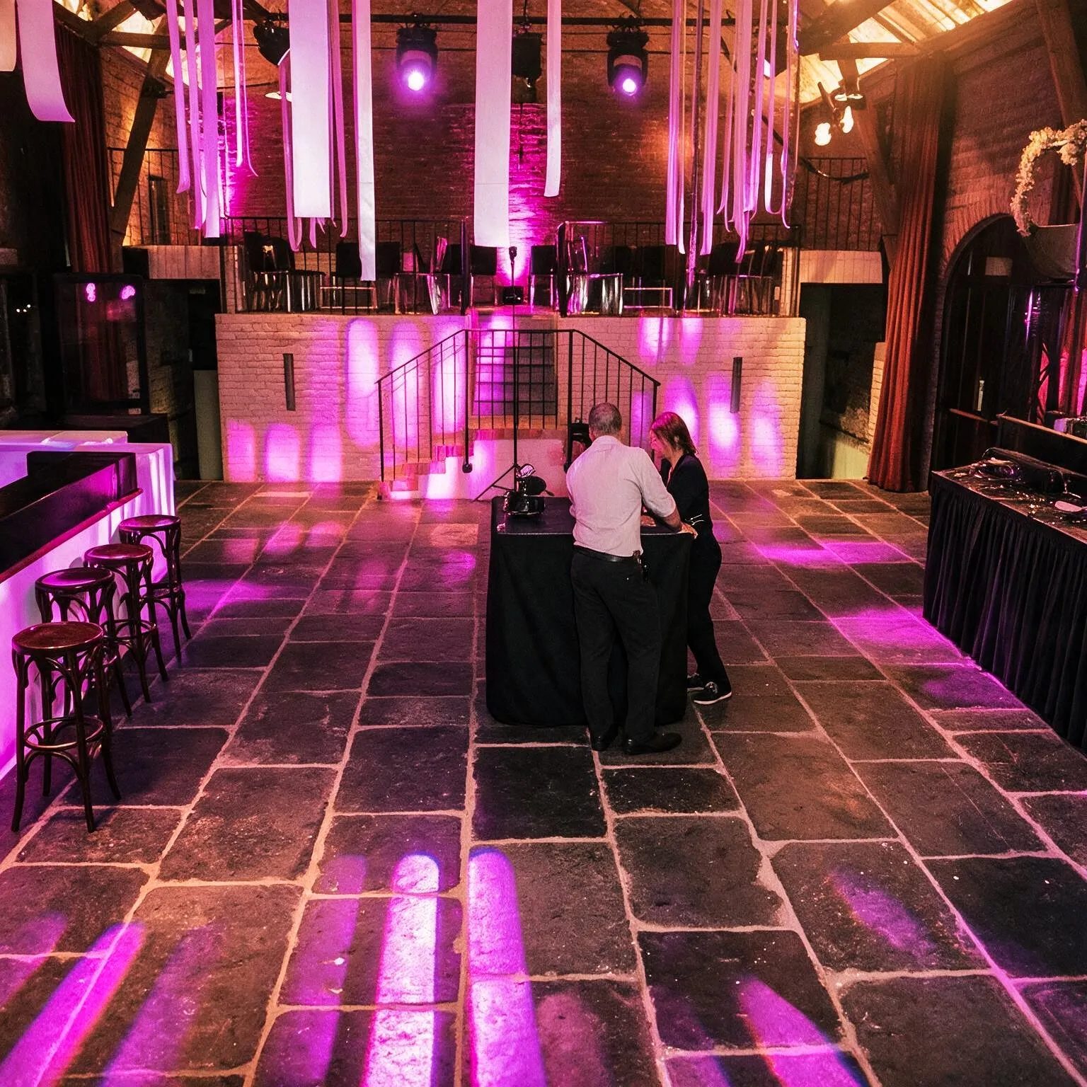 Feest en dansvloer in de schuur van Speghelhof
